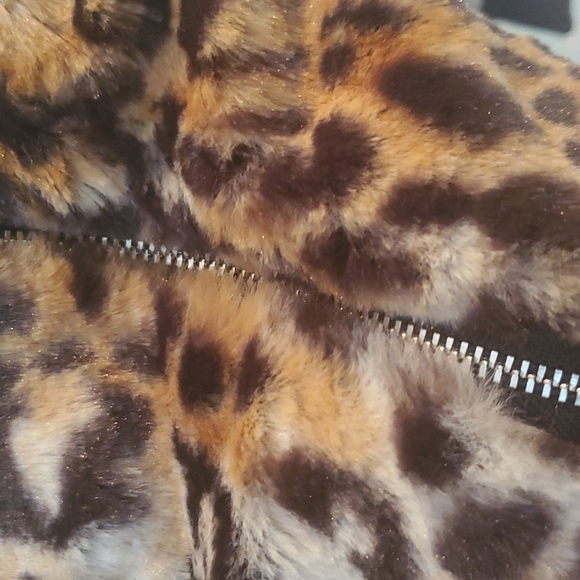 Nwt nine west faux fur leopard coat small. 😍 - Picture 4 of 6